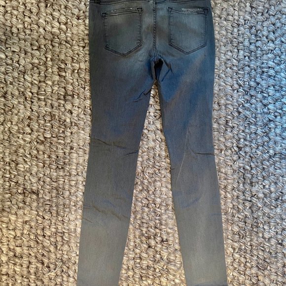 Frame Le Skinny de Jeanne Gray Shred Distressed - Never worn! - size 28 - Picture 4 of 5